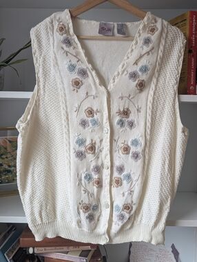 Cream Embroidered Button-Front Sleeveless Sweater Vest Size Large Cottagecore